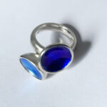 Ring: Silber, Emaille- 2 Halbkugeln, Weite ca. 56 --- 300,-€