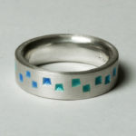 Ring "Pyramiden blaugrün": Silber, Emaille, Weite 52 --- 180,- €
